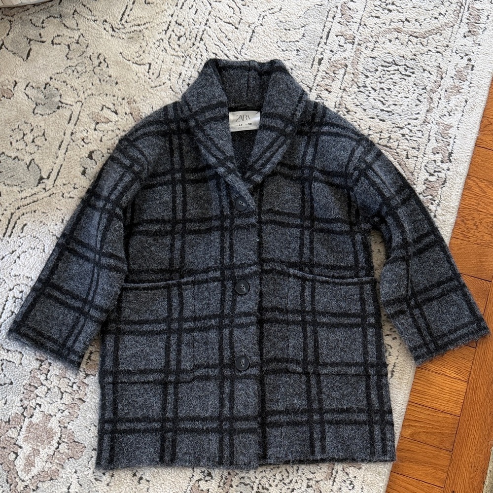 Zara Charcoal and Black mid length soft Coat Never worn sz 6-8 girls